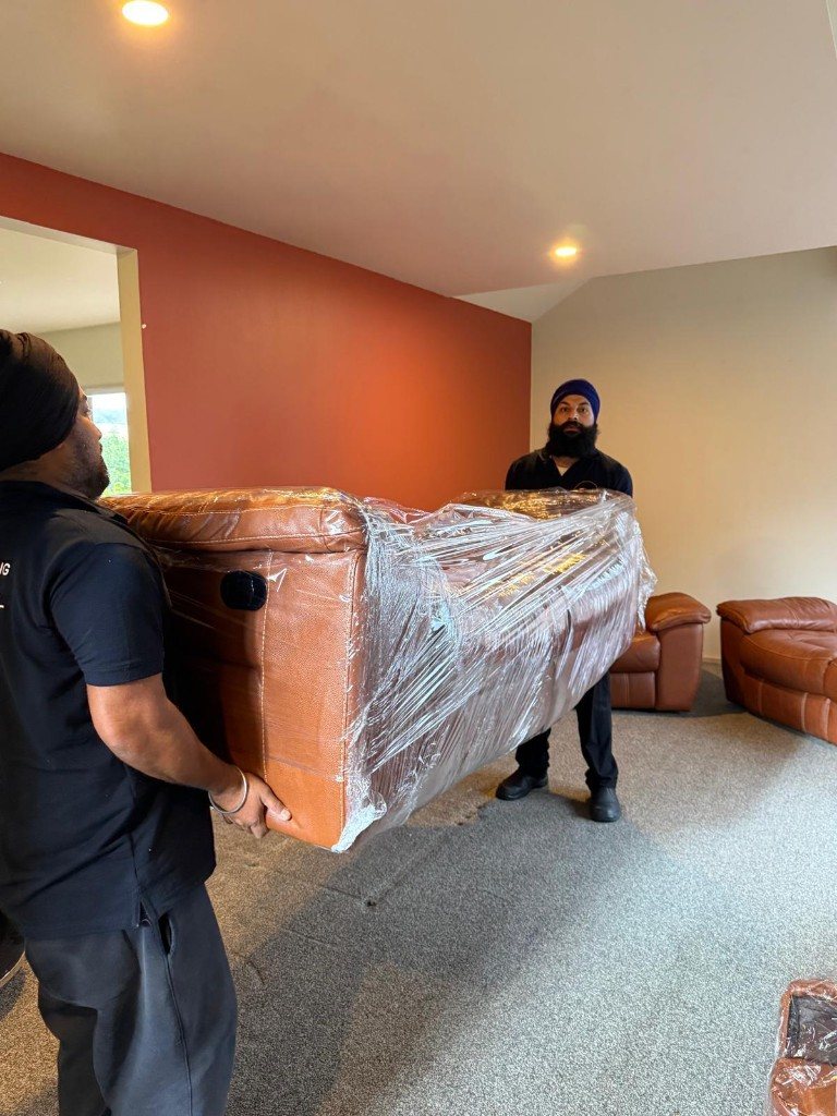 HMT 5911 crew carrying a wrapped sofa